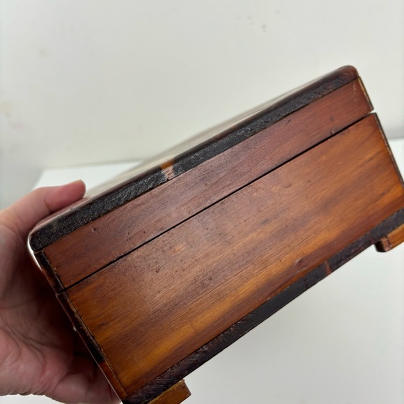 Vintage miniature cedar wood chest/hope chest/jewelry box-EUC - Picture 13 of 15
